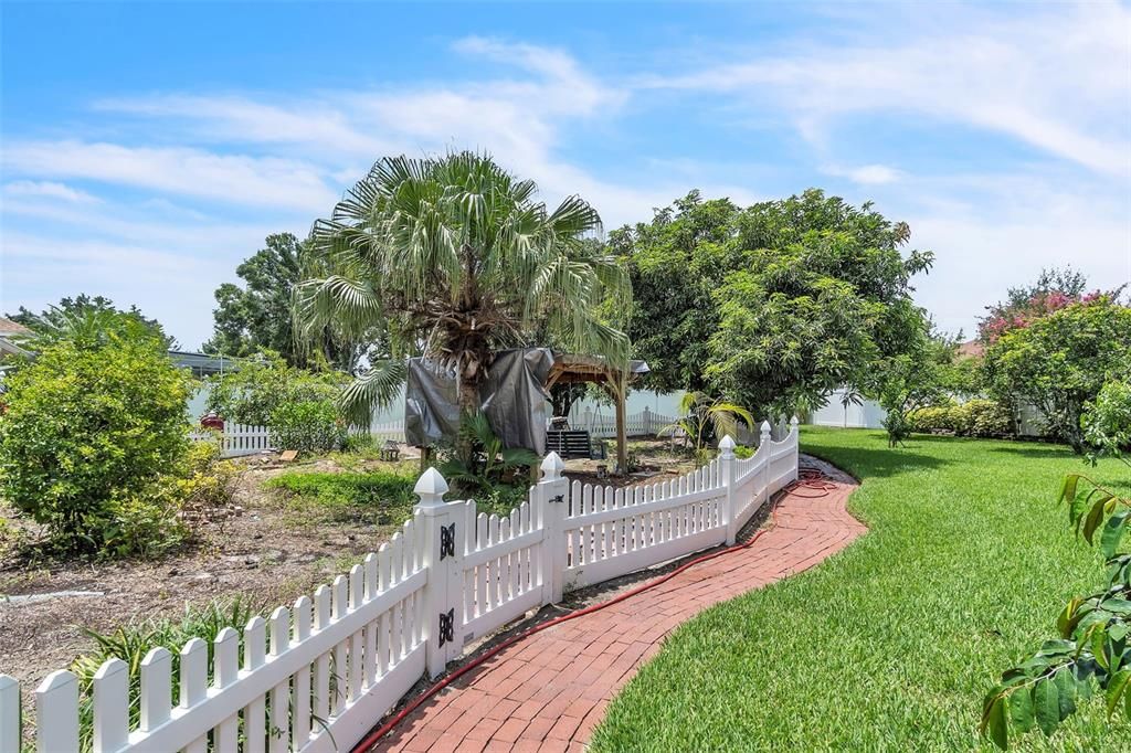 Active With Contract: $535,000 (4 beds, 2 baths, 2336 Square Feet)