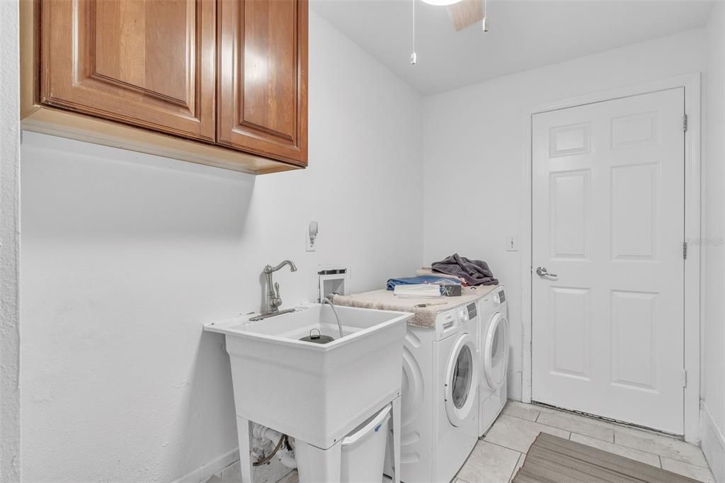 Active With Contract: $535,000 (4 beds, 2 baths, 2336 Square Feet)