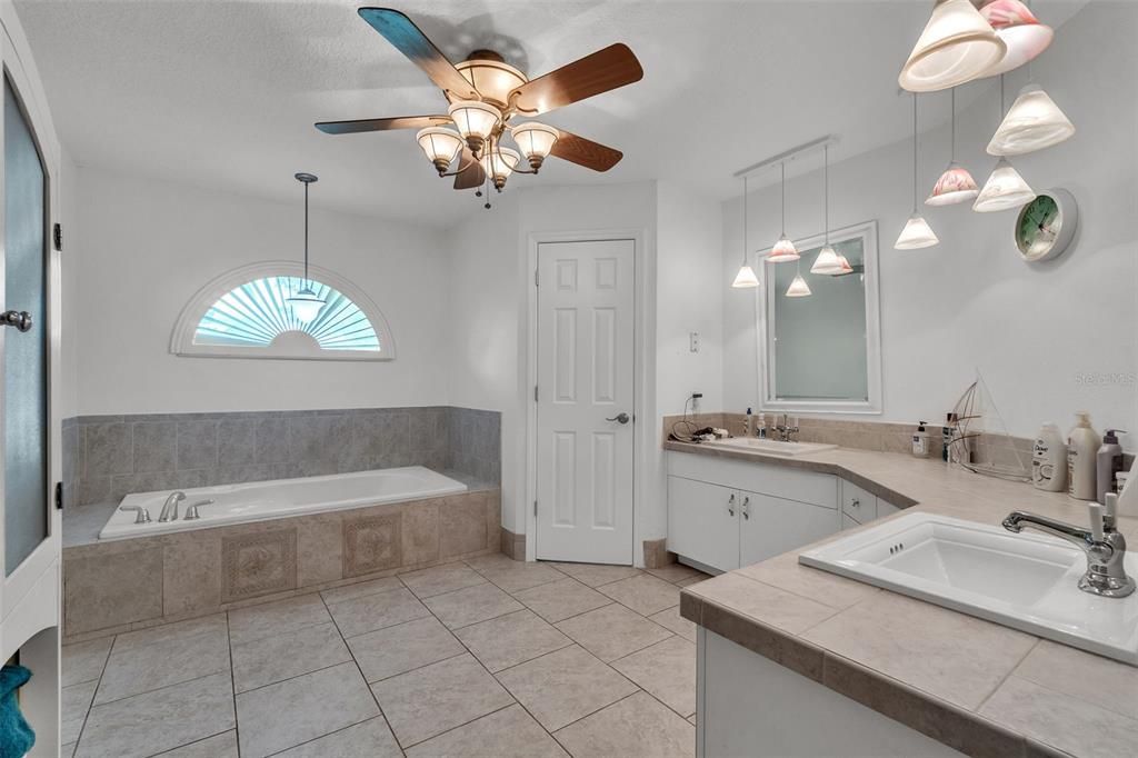 Active With Contract: $535,000 (4 beds, 2 baths, 2336 Square Feet)