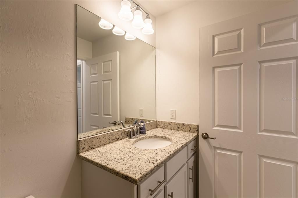 待售: $240,000 (2 贝兹, 2 浴室, 1198 平方英尺)