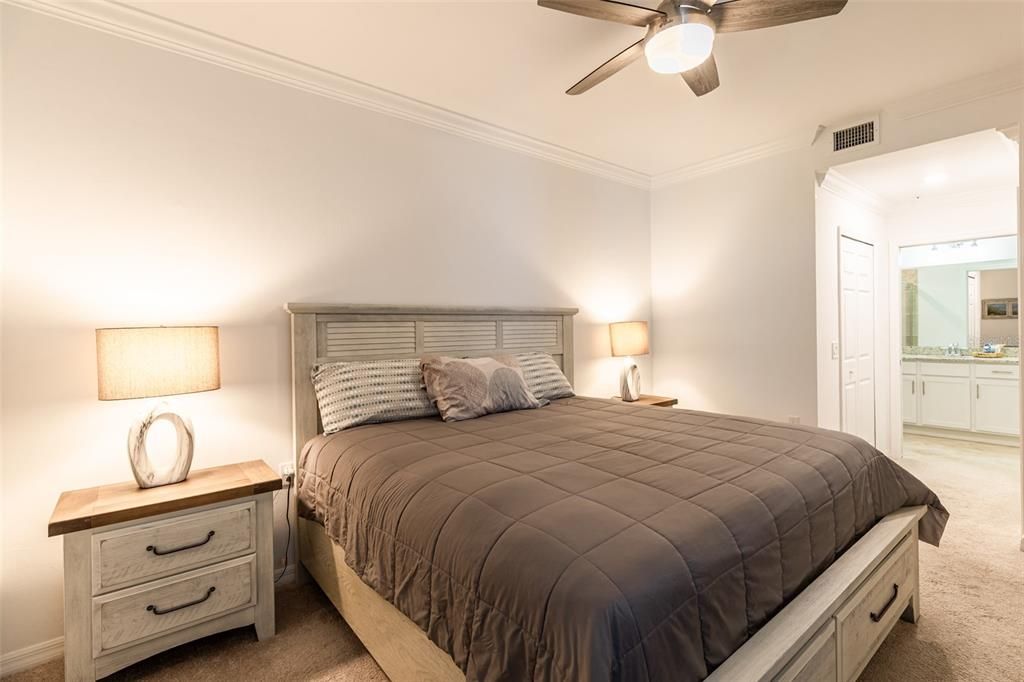 待售: $240,000 (2 贝兹, 2 浴室, 1198 平方英尺)