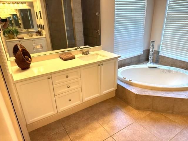 En Venta: $889,900 (4 camas, 3 baños, 3274 Pies cuadrados)