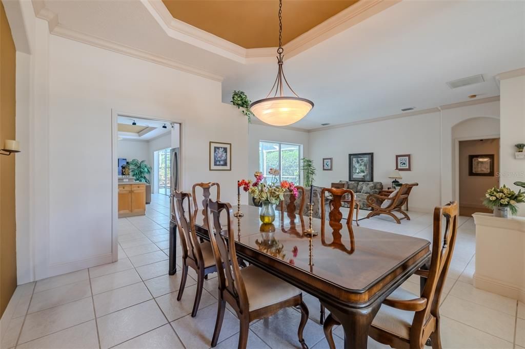 En Venta: $889,900 (4 camas, 3 baños, 3274 Pies cuadrados)