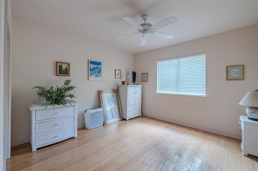 En Venta: $889,900 (4 camas, 3 baños, 3274 Pies cuadrados)