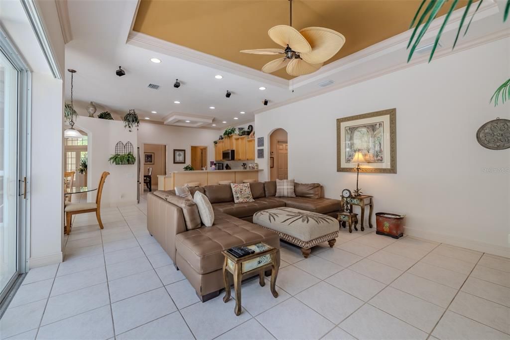 En Venta: $889,900 (4 camas, 3 baños, 3274 Pies cuadrados)