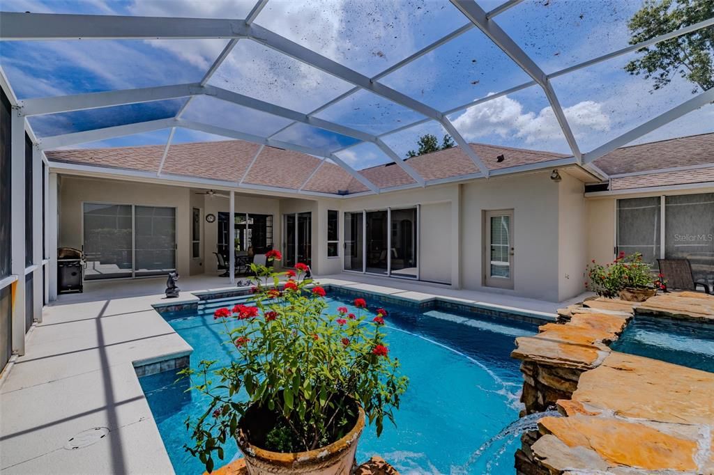 En Venta: $889,900 (4 camas, 3 baños, 3274 Pies cuadrados)