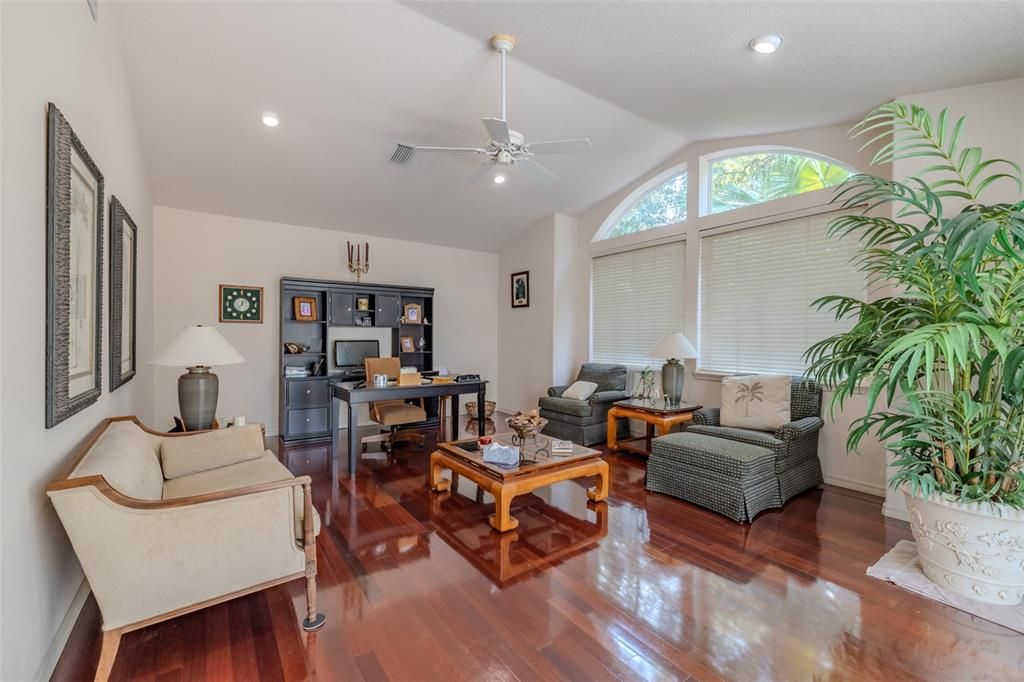 En Venta: $889,900 (4 camas, 3 baños, 3274 Pies cuadrados)