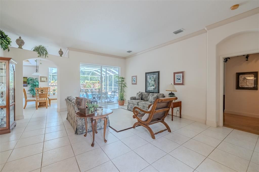 En Venta: $889,900 (4 camas, 3 baños, 3274 Pies cuadrados)