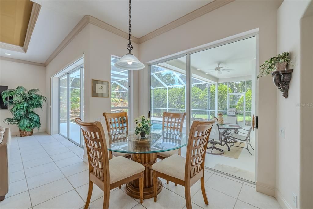 En Venta: $889,900 (4 camas, 3 baños, 3274 Pies cuadrados)