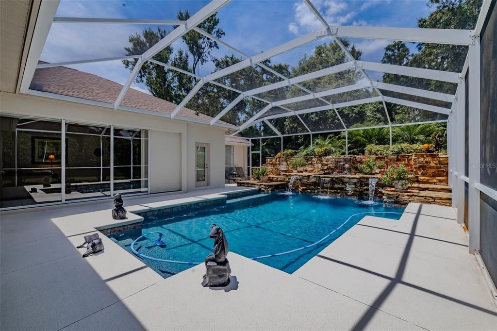 En Venta: $889,900 (4 camas, 3 baños, 3274 Pies cuadrados)