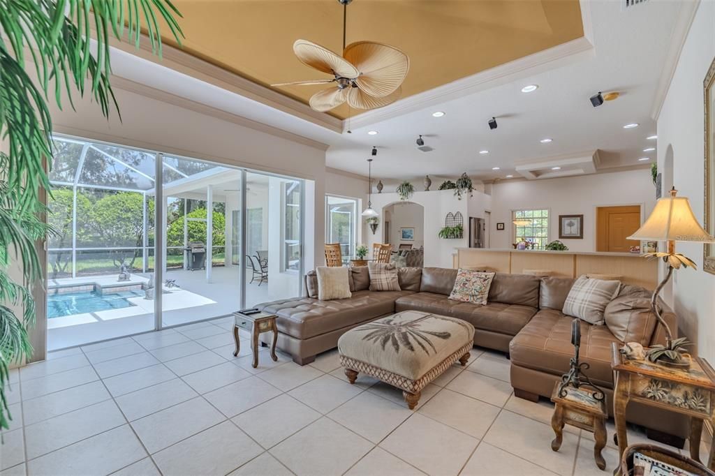 En Venta: $889,900 (4 camas, 3 baños, 3274 Pies cuadrados)