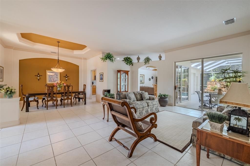 En Venta: $889,900 (4 camas, 3 baños, 3274 Pies cuadrados)