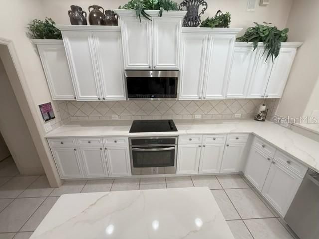 En Venta: $889,900 (4 camas, 3 baños, 3274 Pies cuadrados)