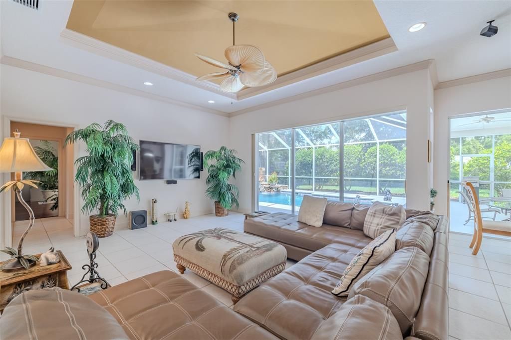 En Venta: $889,900 (4 camas, 3 baños, 3274 Pies cuadrados)