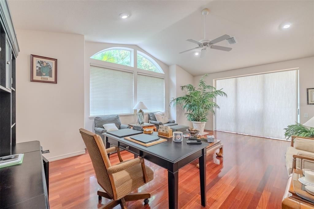 En Venta: $889,900 (4 camas, 3 baños, 3274 Pies cuadrados)