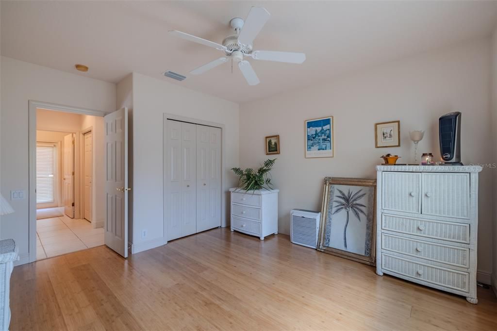 En Venta: $889,900 (4 camas, 3 baños, 3274 Pies cuadrados)