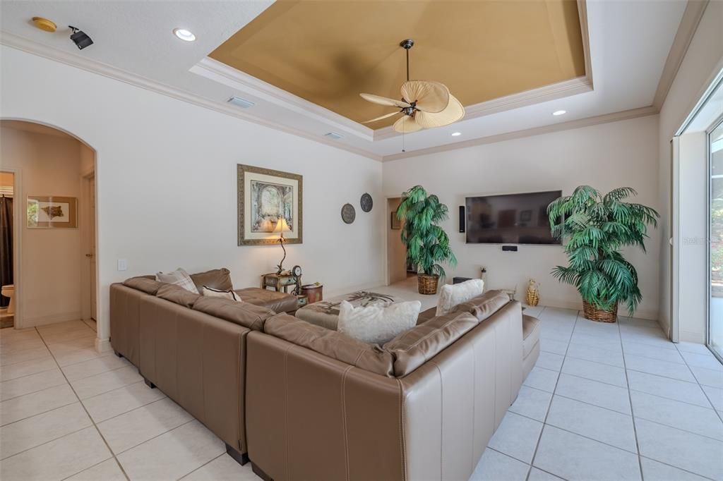 En Venta: $889,900 (4 camas, 3 baños, 3274 Pies cuadrados)