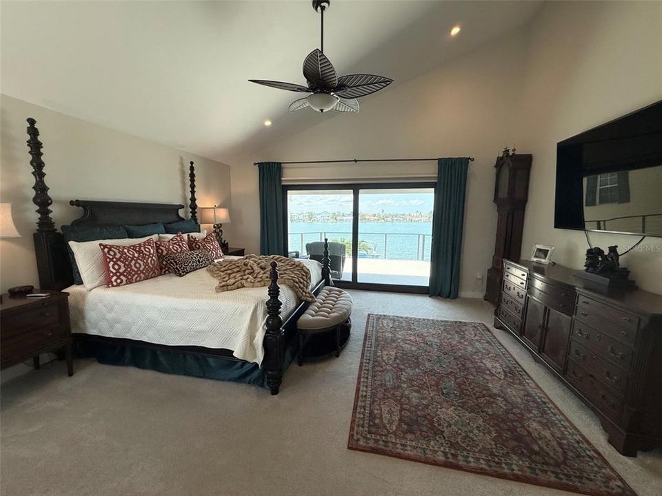 Active With Contract: $2,490,000 (4 beds, 3 baths, 2900 Square Feet)