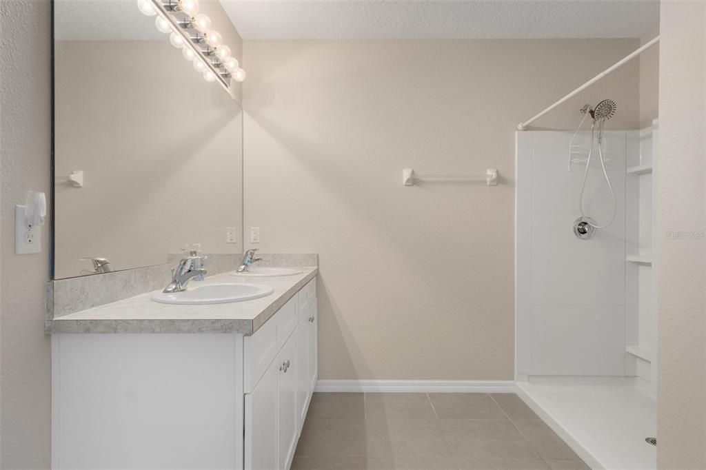 待售: $259,000 (3 贝兹, 2 浴室, 1698 平方英尺)