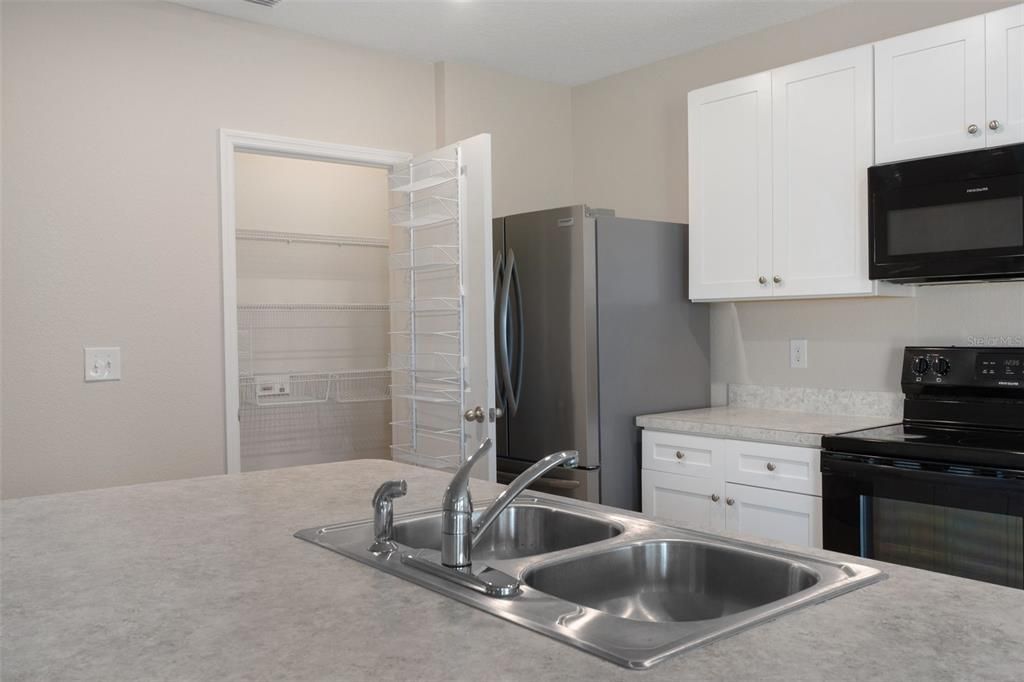 待售: $259,000 (3 贝兹, 2 浴室, 1698 平方英尺)