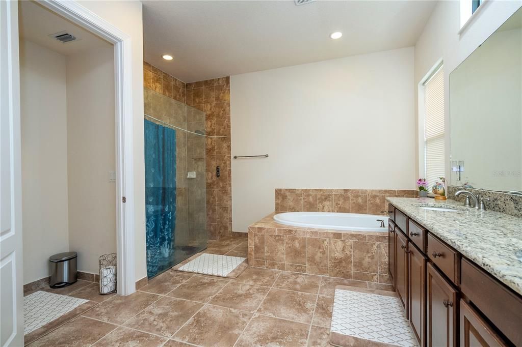 For Sale: $1,599,000 (4 beds, 3 baths, 4460 Square Feet)