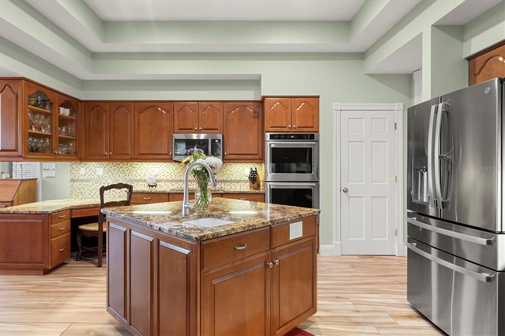 For Sale: $2,850,000 (3 beds, 2 baths, 4025 Square Feet)