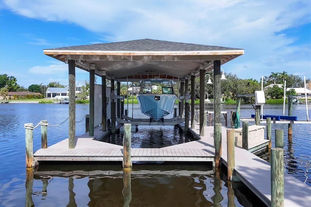 For Sale: $2,850,000 (3 beds, 2 baths, 4025 Square Feet)