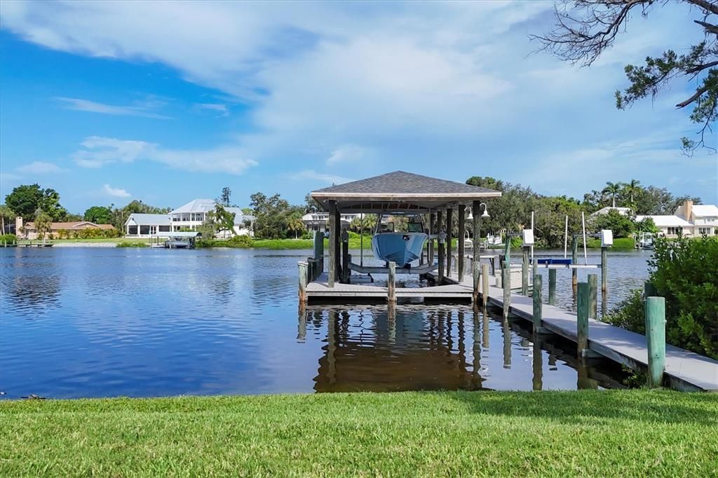 For Sale: $2,850,000 (3 beds, 2 baths, 4025 Square Feet)