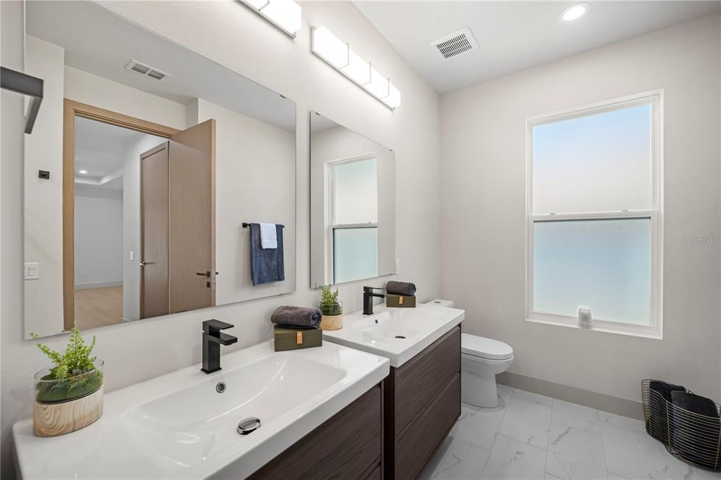 En Venta: $669,000 (3 camas, 2 baños, 1831 Pies cuadrados)