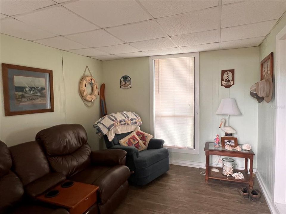 For Sale: $175,000 (1 beds, 1 baths, 360 Square Feet)