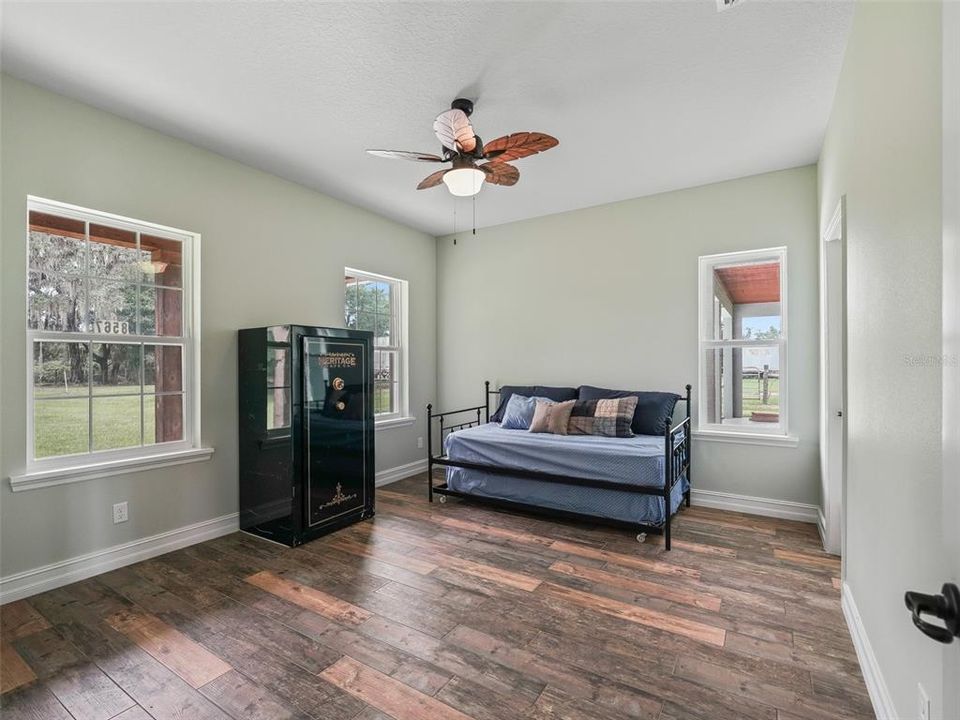 For Sale: $1,290,000 (2 beds, 2 baths, 1440 Square Feet)