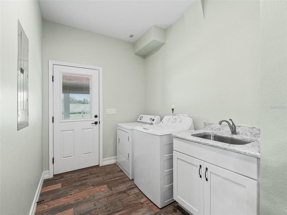 For Sale: $1,290,000 (2 beds, 2 baths, 1440 Square Feet)