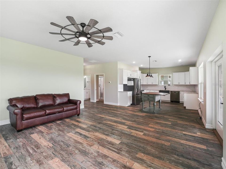 For Sale: $1,290,000 (2 beds, 2 baths, 1440 Square Feet)