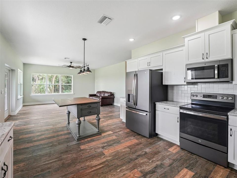 For Sale: $1,290,000 (2 beds, 2 baths, 1440 Square Feet)
