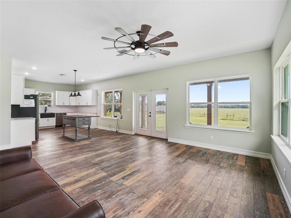 For Sale: $1,290,000 (2 beds, 2 baths, 1440 Square Feet)