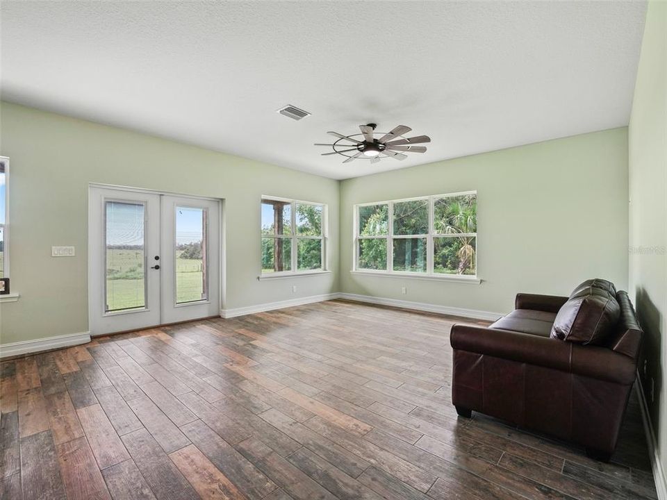 For Sale: $1,290,000 (2 beds, 2 baths, 1440 Square Feet)