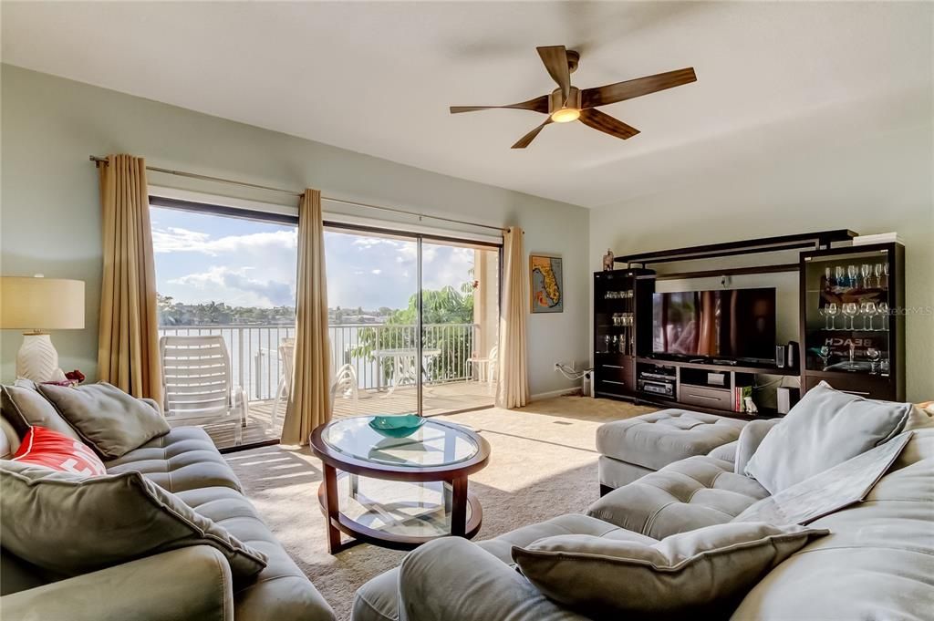 На продажу: $800,000 (2 спален, 3 ванн, 1520 Квадратных фут)