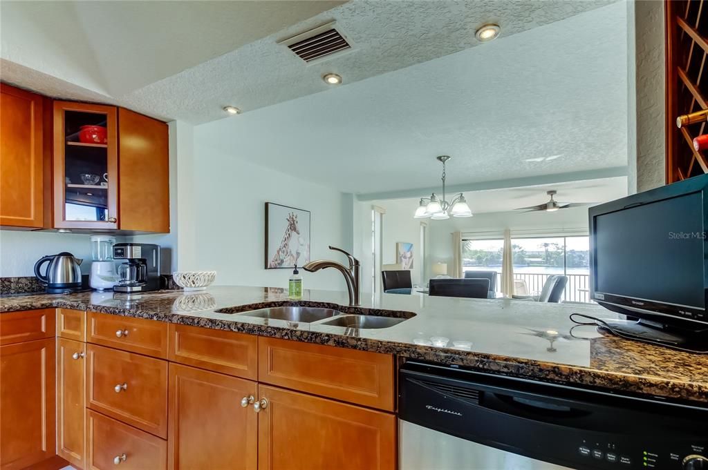 На продажу: $800,000 (2 спален, 3 ванн, 1520 Квадратных фут)