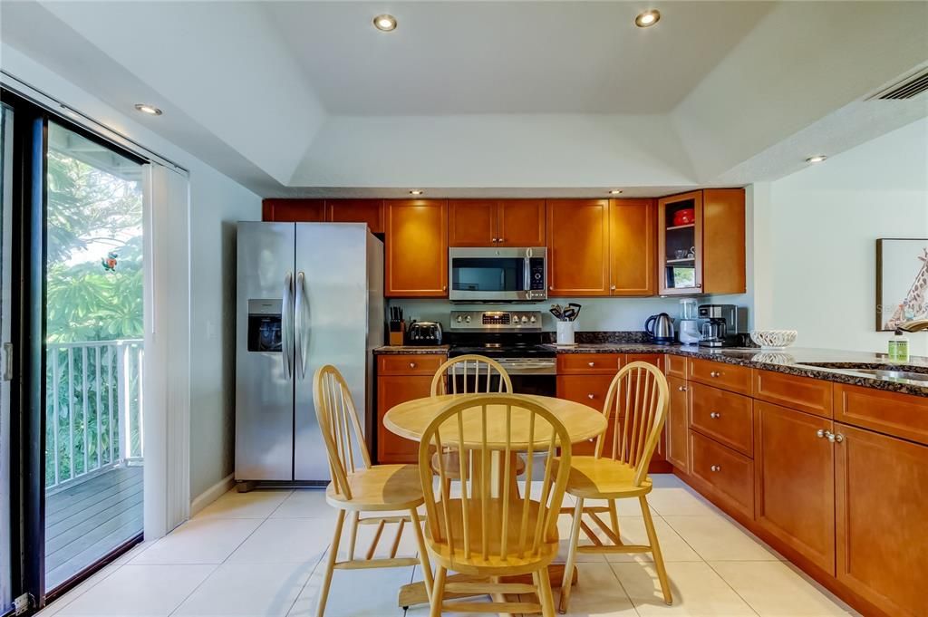 На продажу: $800,000 (2 спален, 3 ванн, 1520 Квадратных фут)