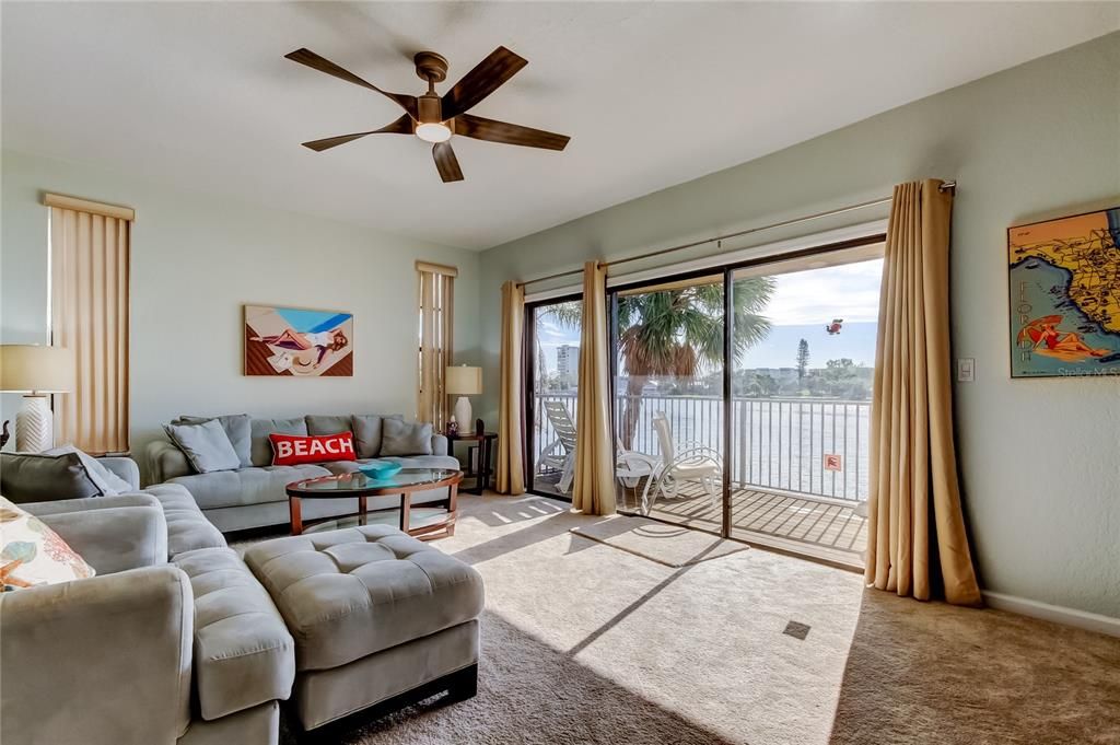 На продажу: $800,000 (2 спален, 3 ванн, 1520 Квадратных фут)