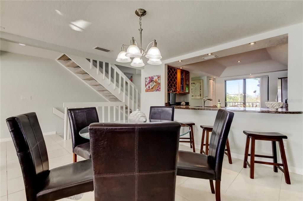 На продажу: $800,000 (2 спален, 3 ванн, 1520 Квадратных фут)