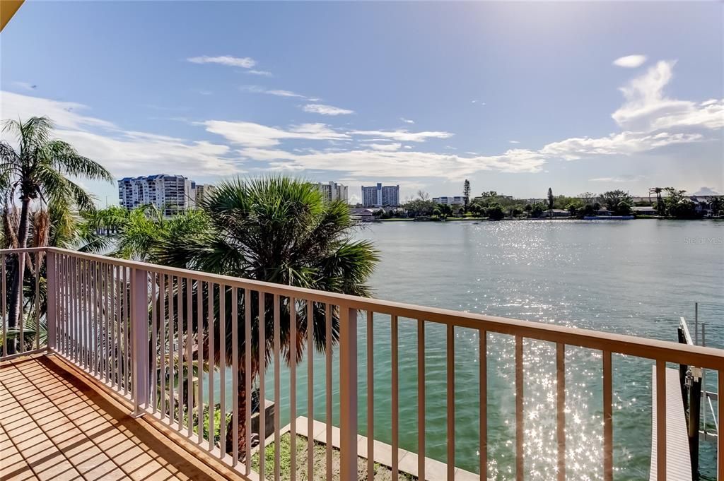 На продажу: $800,000 (2 спален, 3 ванн, 1520 Квадратных фут)