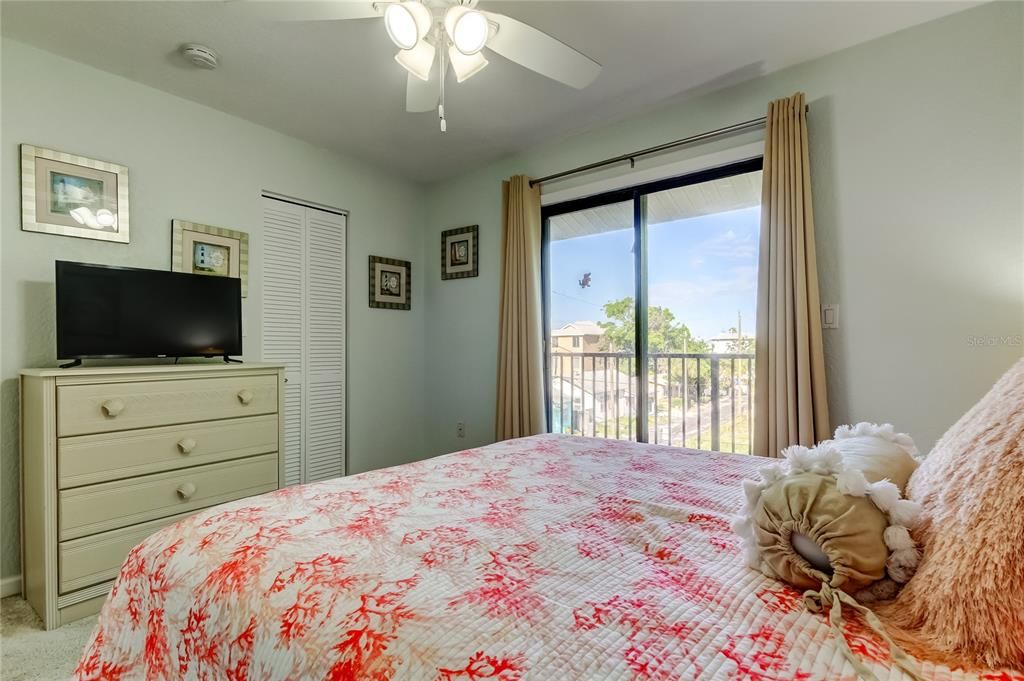 На продажу: $800,000 (2 спален, 3 ванн, 1520 Квадратных фут)