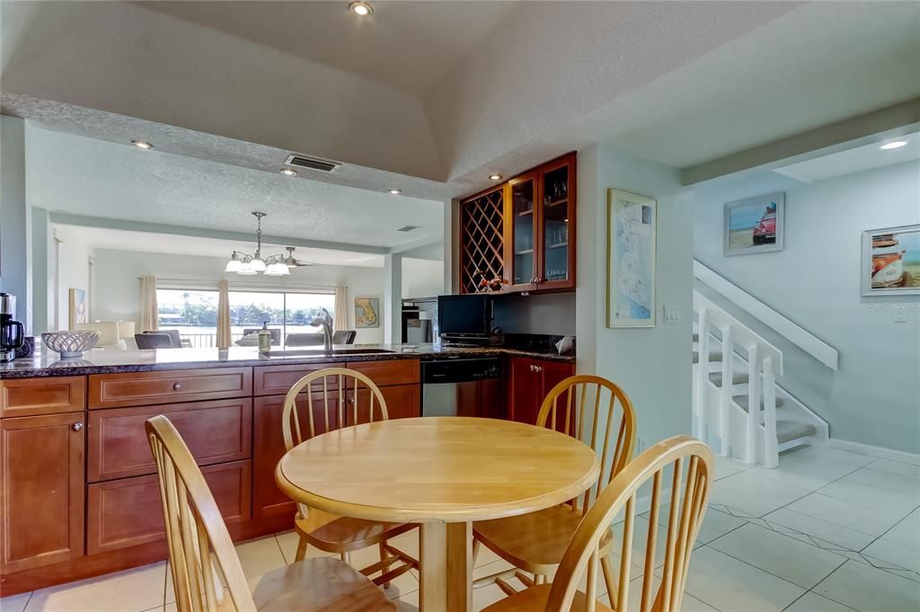 На продажу: $800,000 (2 спален, 3 ванн, 1520 Квадратных фут)