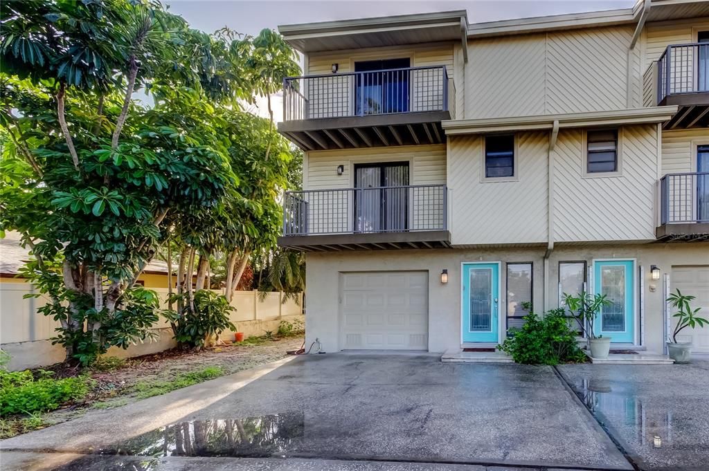 На продажу: $800,000 (2 спален, 3 ванн, 1520 Квадратных фут)