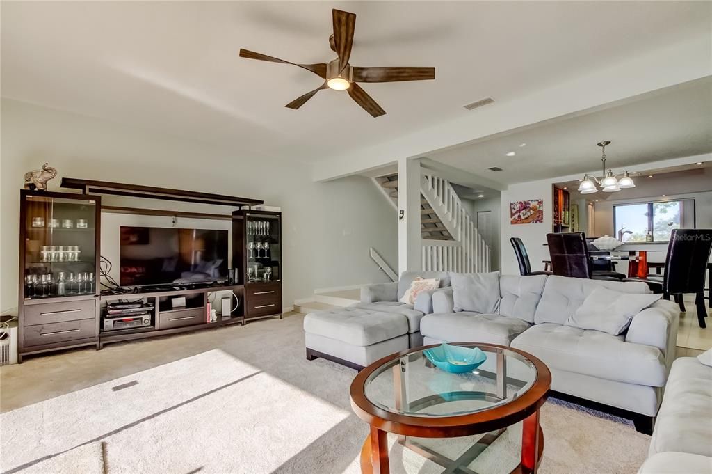 На продажу: $800,000 (2 спален, 3 ванн, 1520 Квадратных фут)