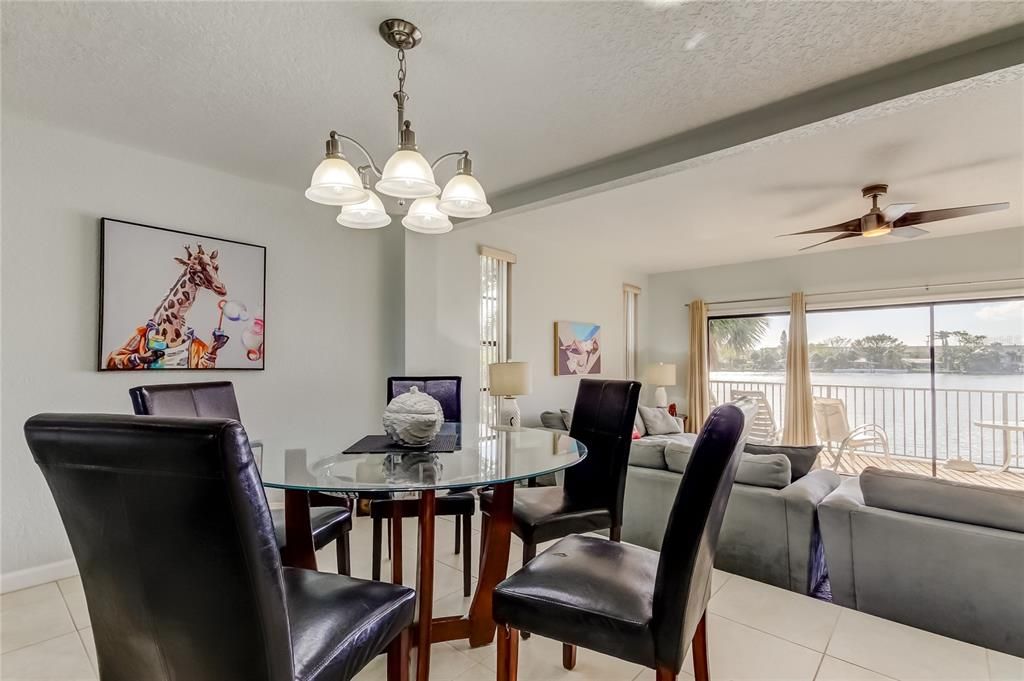 На продажу: $800,000 (2 спален, 3 ванн, 1520 Квадратных фут)