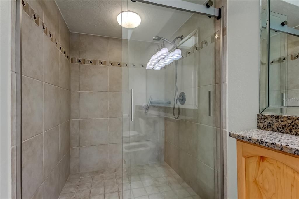 На продажу: $800,000 (2 спален, 3 ванн, 1520 Квадратных фут)