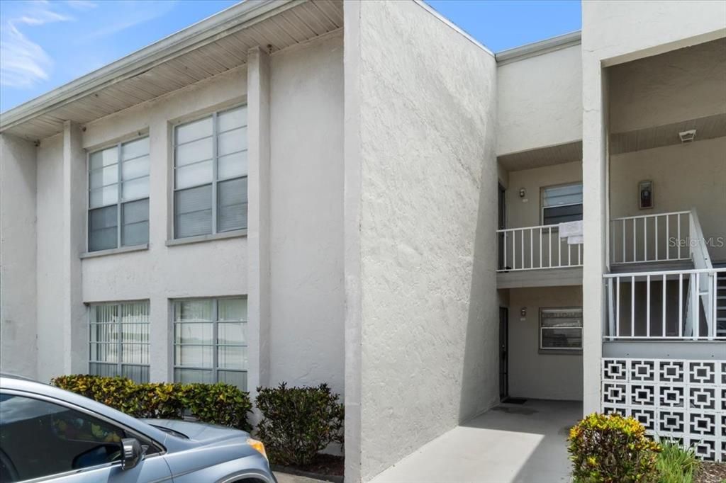 合同活跃: $100,000 (3 贝兹, 2 浴室, 1274 平方英尺)