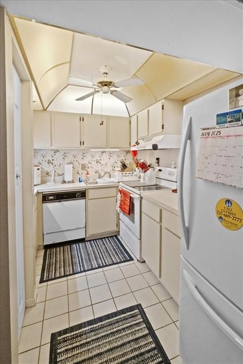 合同活跃: $100,000 (3 贝兹, 2 浴室, 1274 平方英尺)